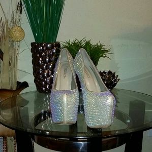 Used Delicacy Gold heels